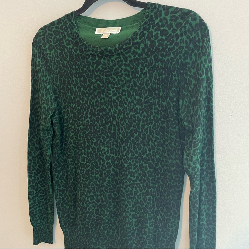 MICHAEL KORS Green Cheetah Print Lightweight Sweater - Size Medium - Picture 2 of 9